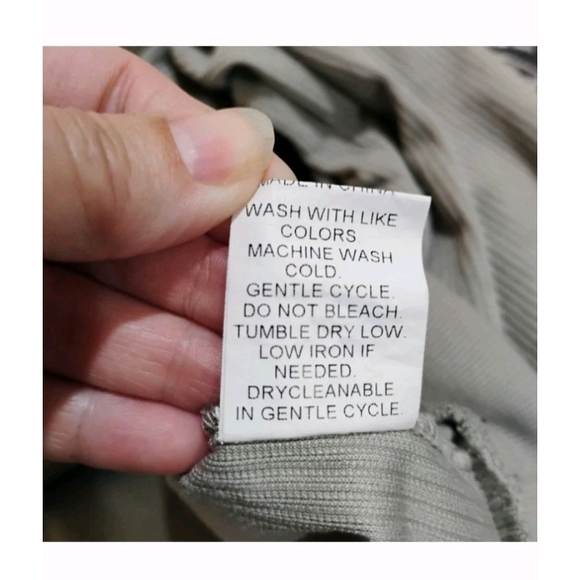 SHEIN Tan Long Sleeve with Star - Picture 4 of 7